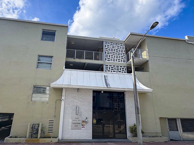 Sunshine Bay Condo photo 2